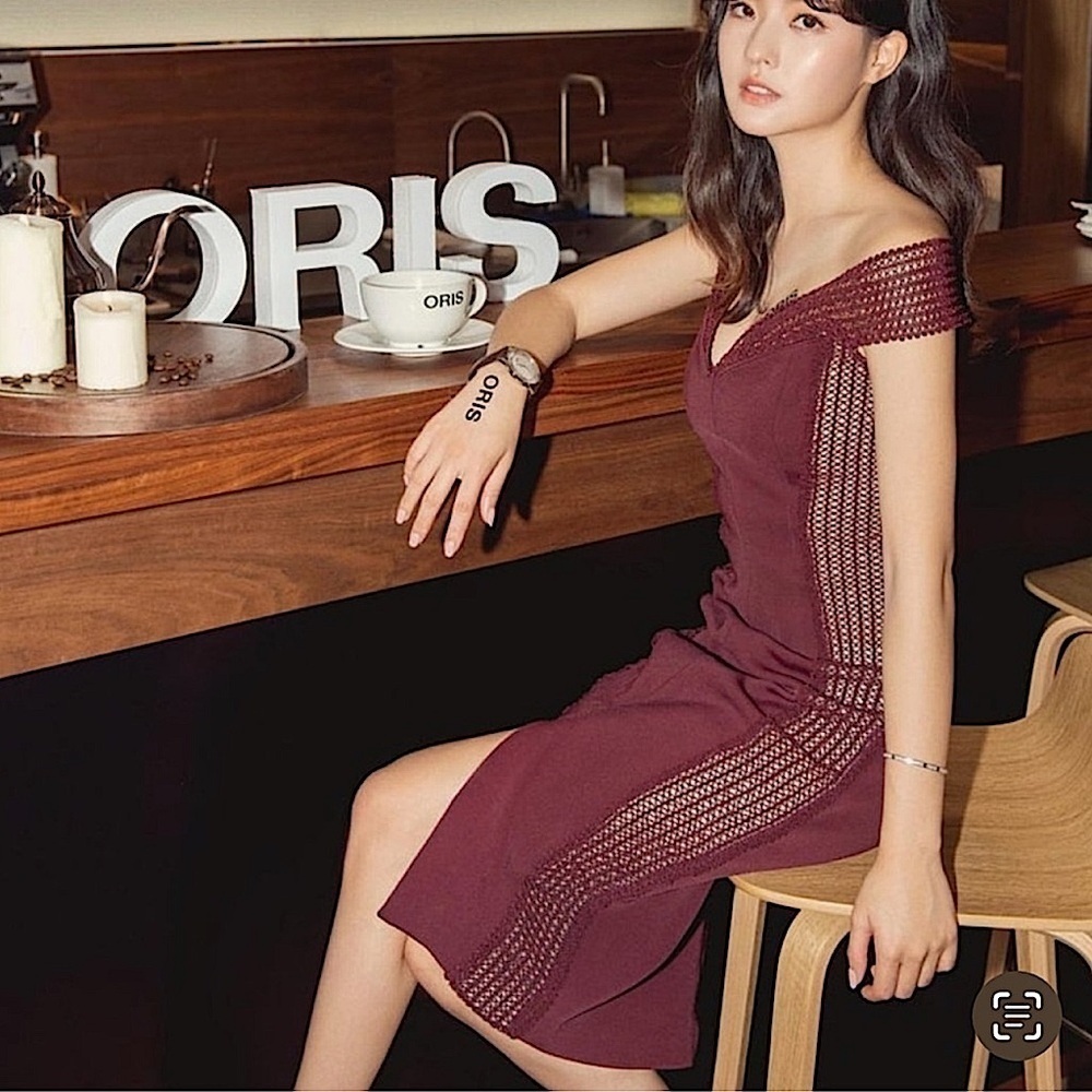 Nicholas Burgundy Off Shoulder Mesh Panel Bodycon Midi Cocktail Dress Sz 6